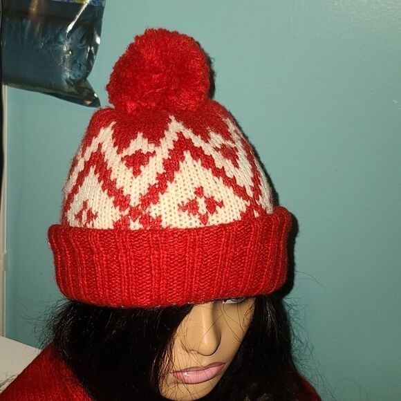Old Navy Red & White Tribal Scarf & Hat Set - Picture 3 of 5